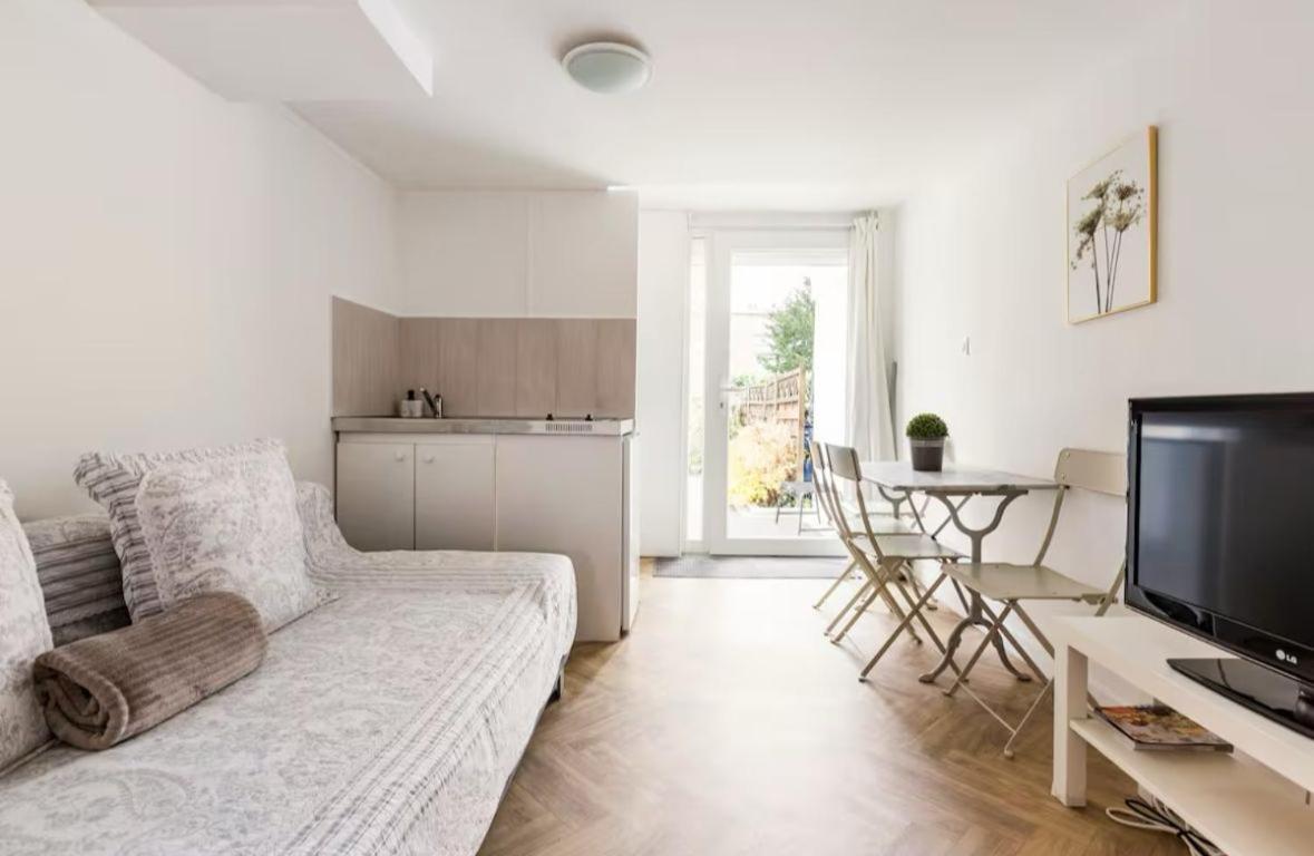 Escapade Pres De Lille - Appartement Charmant Avec Terrasse Et Parking Privee Мон-ан-Барёль Экстерьер фото