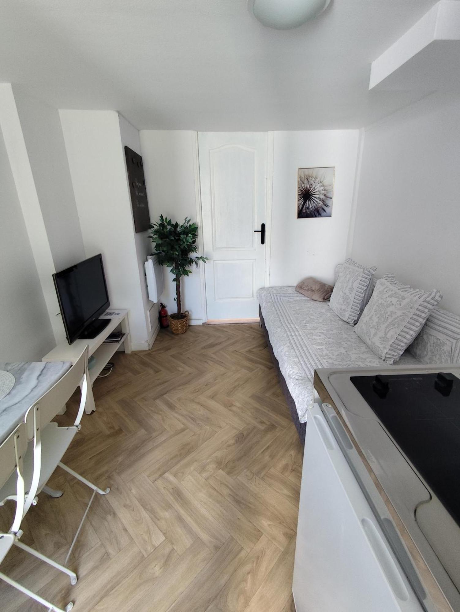 Escapade Pres De Lille - Appartement Charmant Avec Terrasse Et Parking Privee Мон-ан-Барёль Экстерьер фото